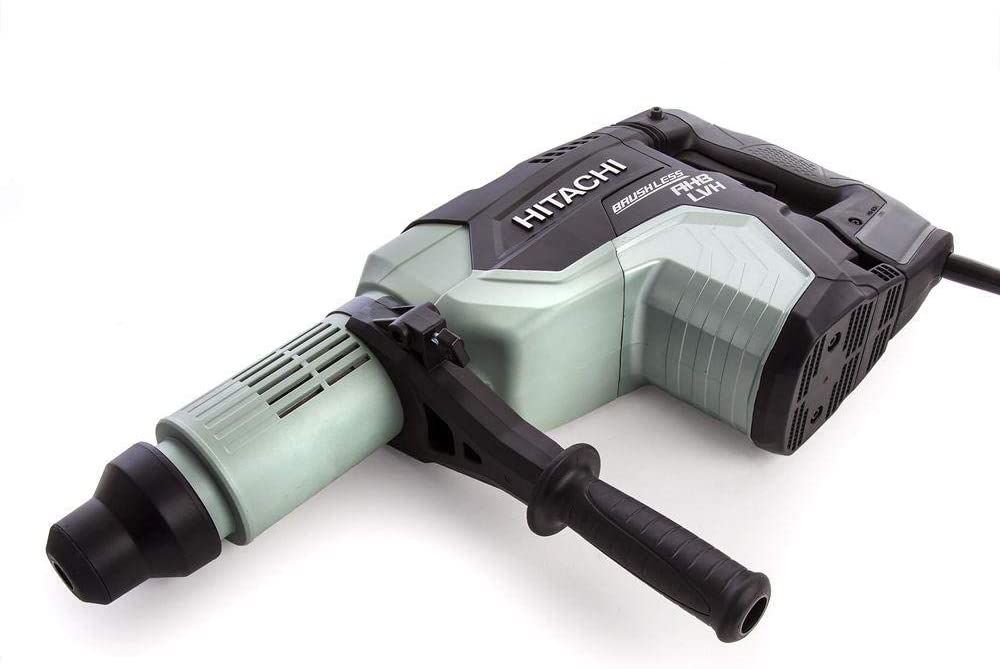 Martello demolitore classe 10kg, dotato della tecnologia BRUSHLESS.L'attacco è di tipo SDS-max ad innesto rapido ed il selettore superiore consente di settare rapidamente lo scalpello sull’angolo di taglio voluto in ben 12 posizioni diverse. Possiede una elevatissima capacità di demolizione con i suoi 1.500W e ben 18 Joule (EPTA) di energia per singolo colpo. La velocità è costante in ogni momento grazie al totale controllo elettronico